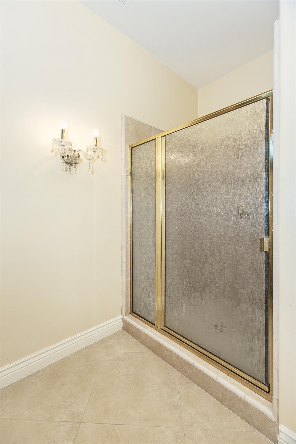 2135 SE Cottonwood Cir, Visalia, CA 93277