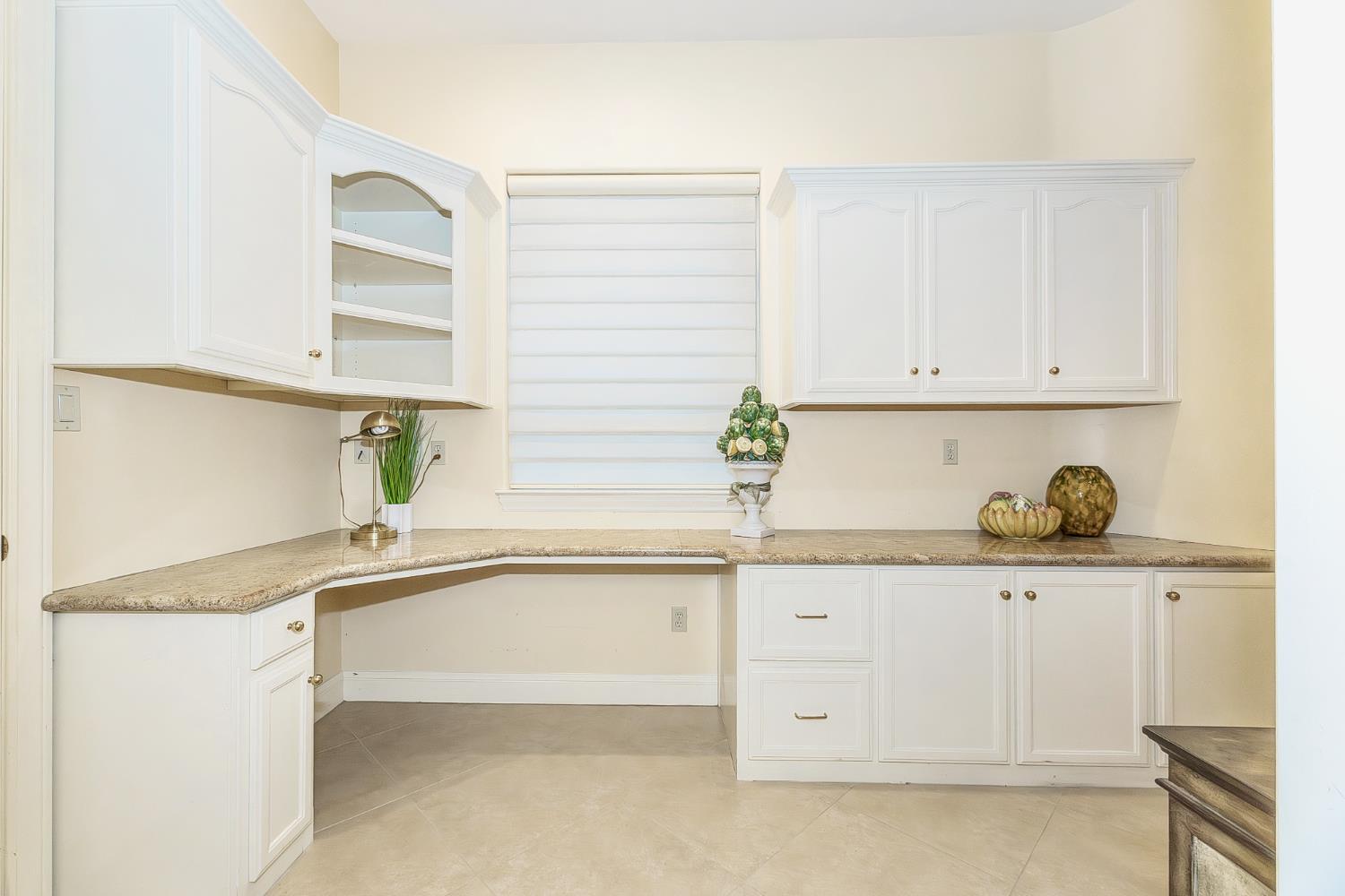 2135 SE Cottonwood Cir, Visalia, CA 93277