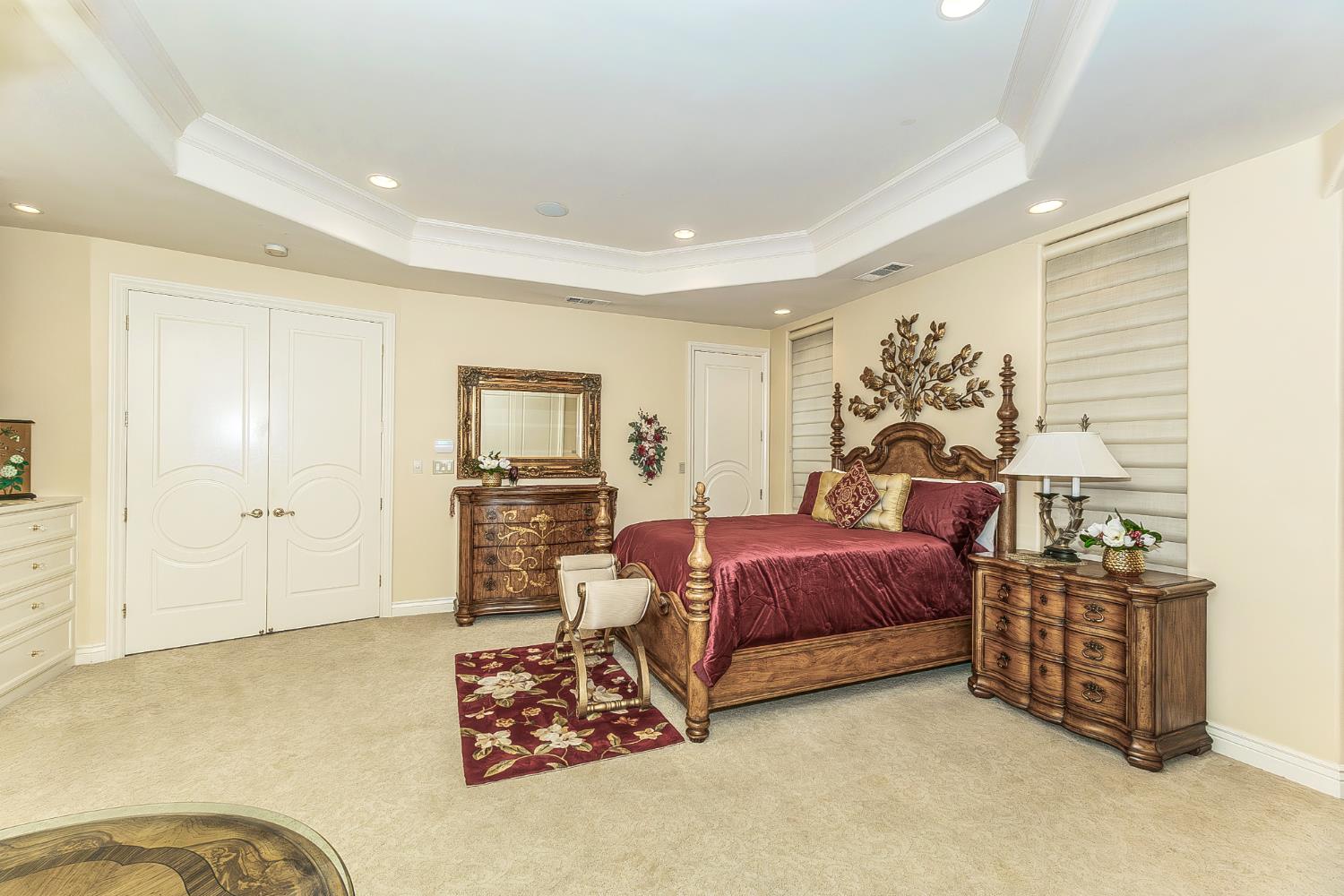 2135 SE Cottonwood Cir, Visalia, CA 93277