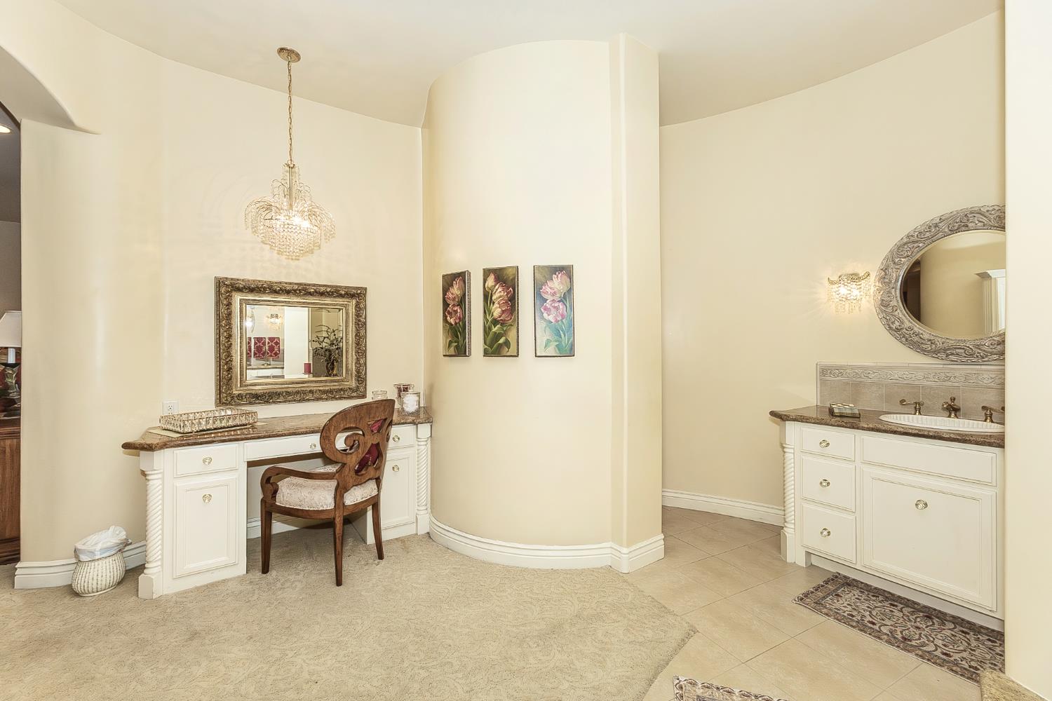 2135 SE Cottonwood Cir, Visalia, CA 93277