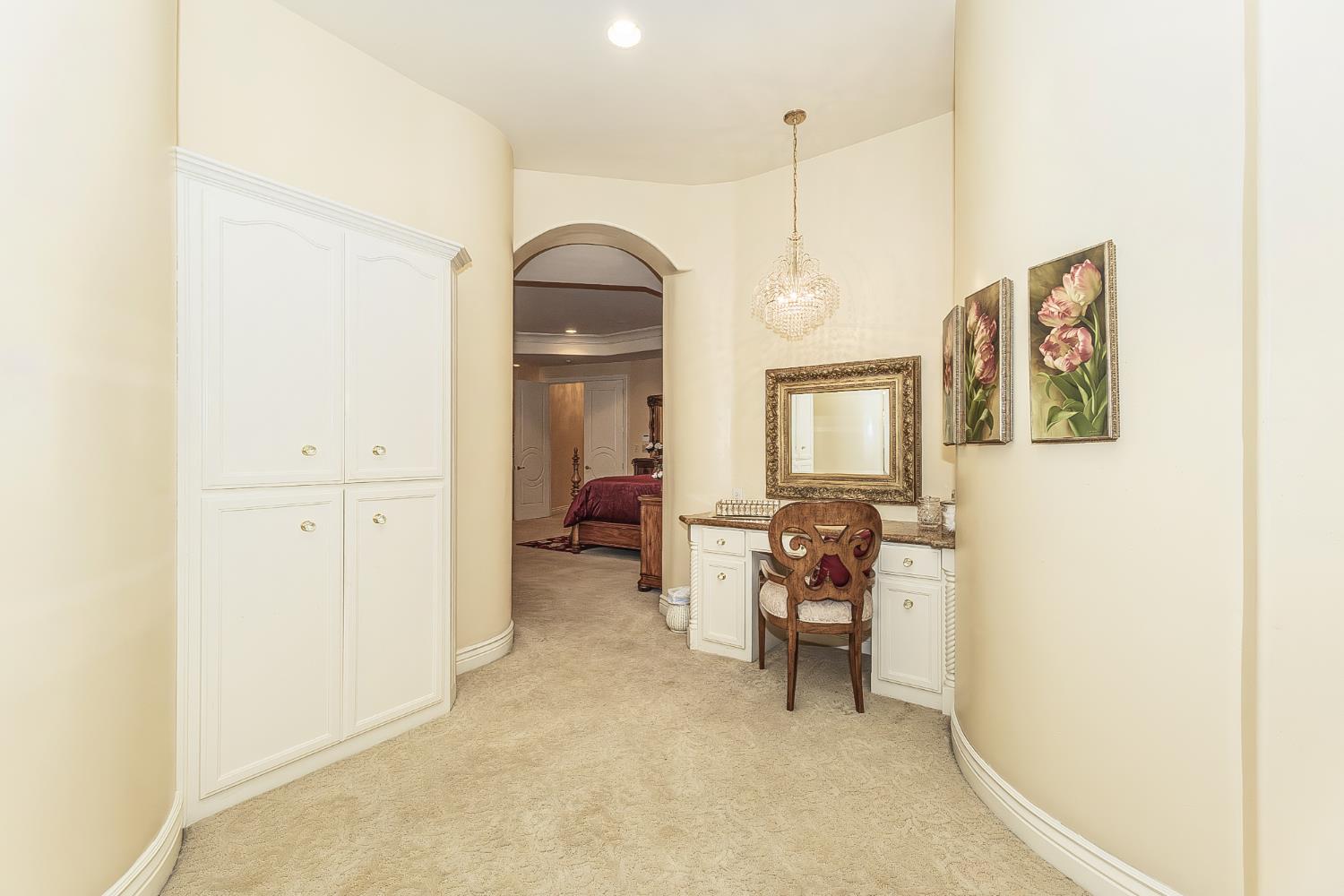 2135 SE Cottonwood Cir, Visalia, CA 93277