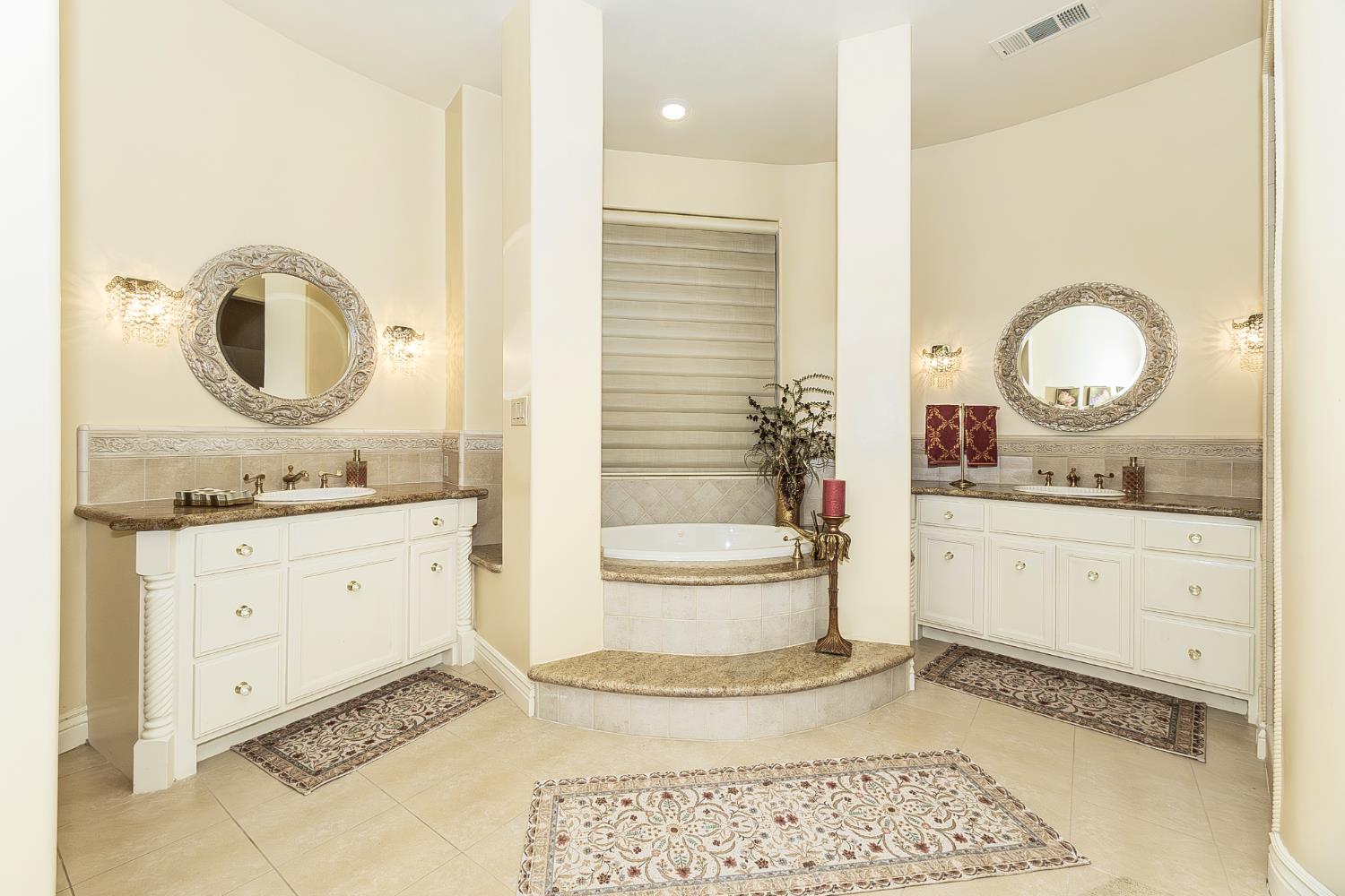 2135 SE Cottonwood Cir, Visalia, CA 93277