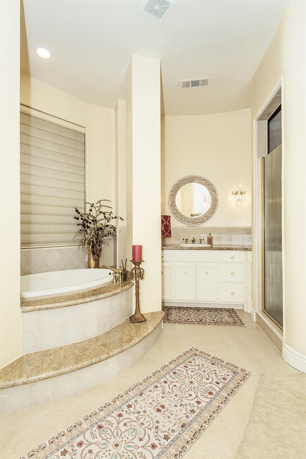 2135 SE Cottonwood Cir, Visalia, CA 93277