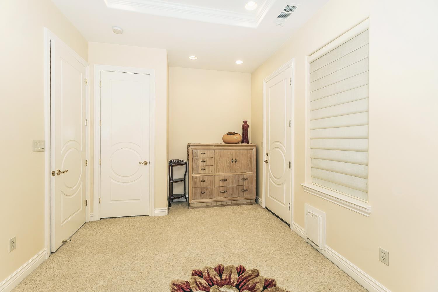 2135 SE Cottonwood Cir, Visalia, CA 93277