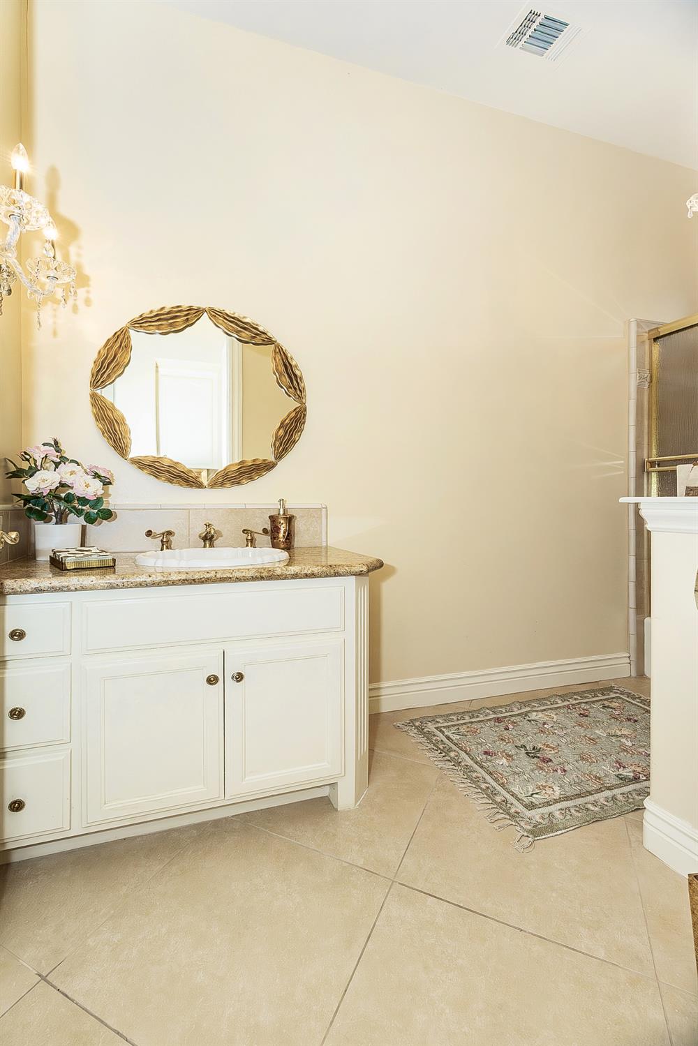 2135 SE Cottonwood Cir, Visalia, CA 93277