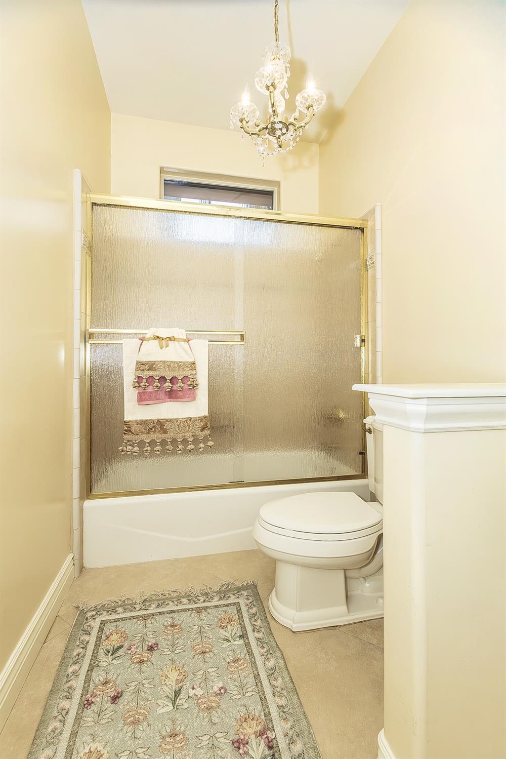 2135 SE Cottonwood Cir, Visalia, CA 93277