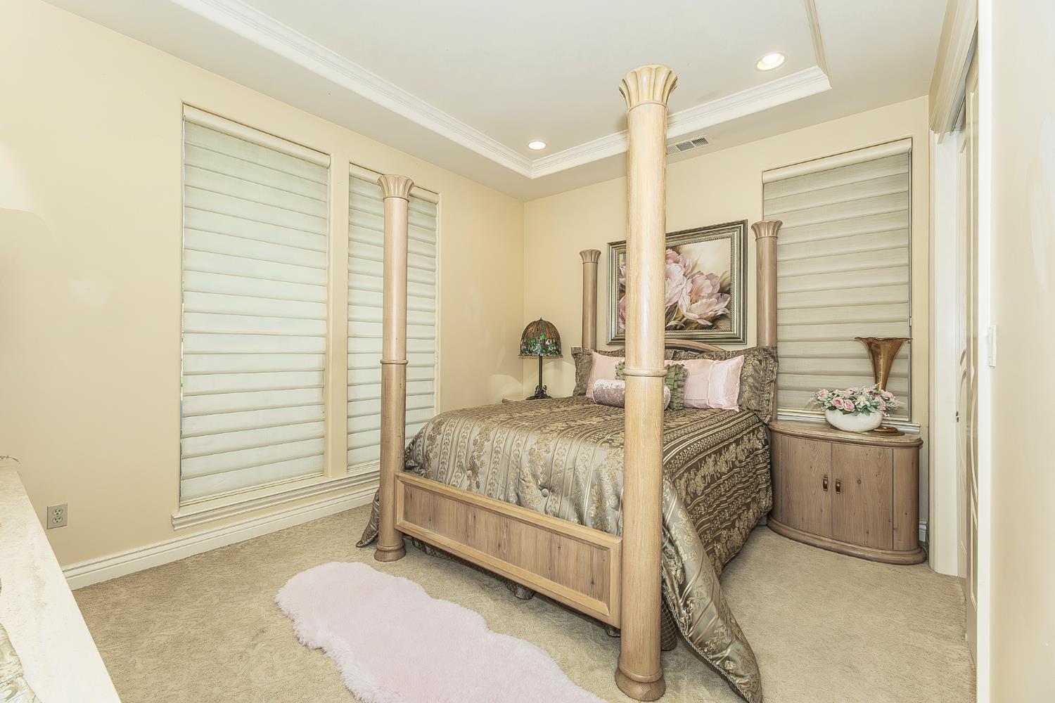 2135 SE Cottonwood Cir, Visalia, CA 93277