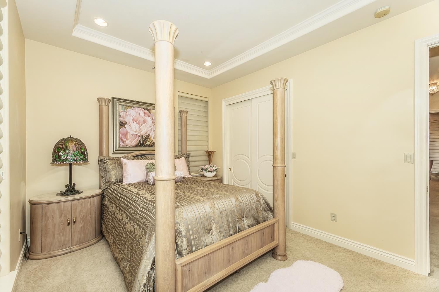 2135 SE Cottonwood Cir, Visalia, CA 93277