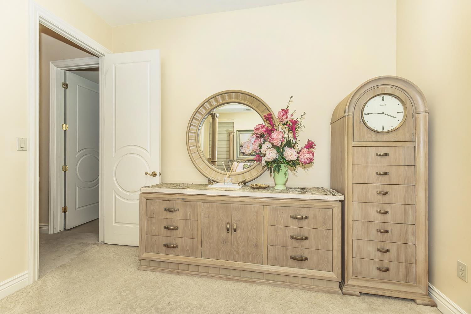 2135 SE Cottonwood Cir, Visalia, CA 93277