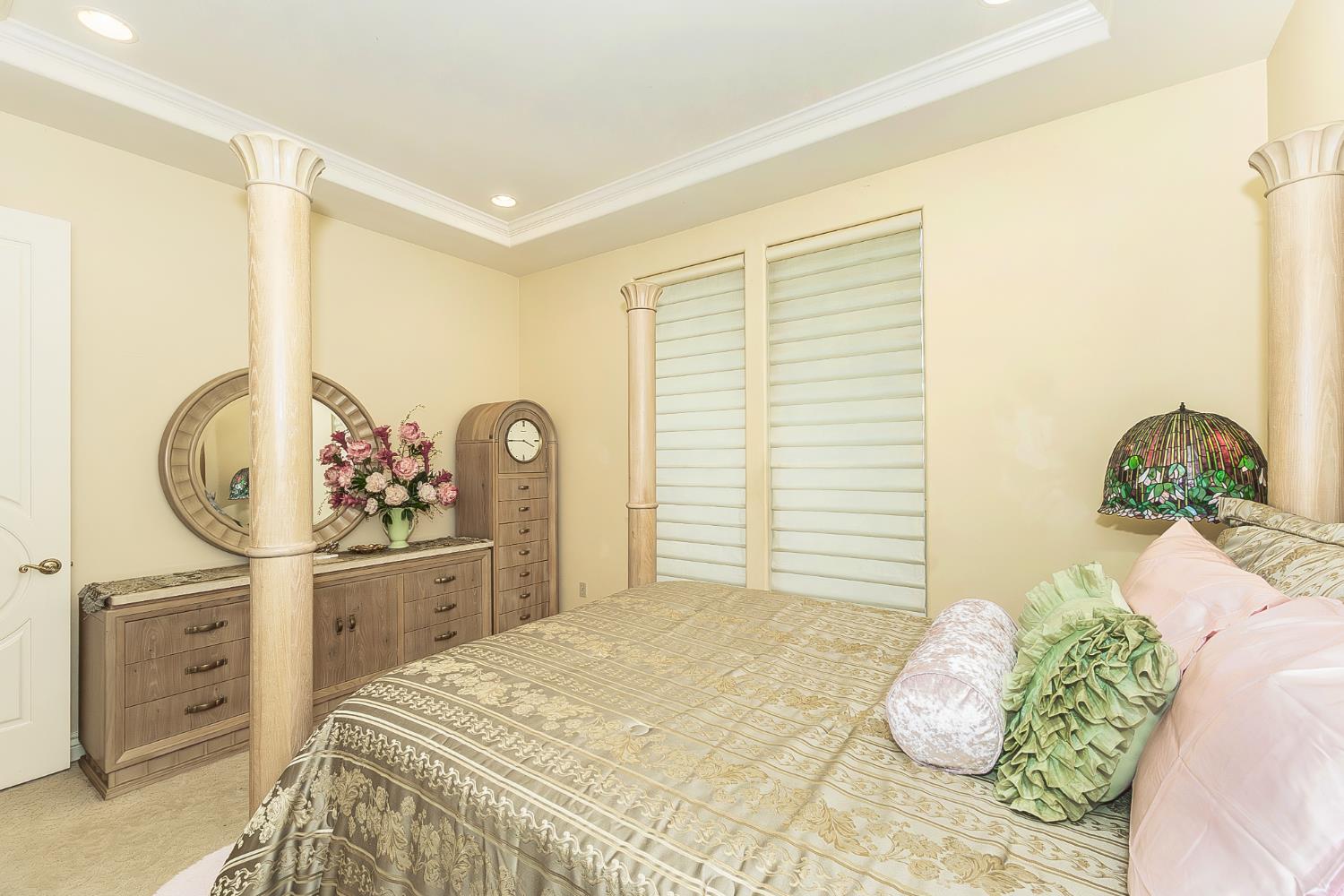 2135 SE Cottonwood Cir, Visalia, CA 93277