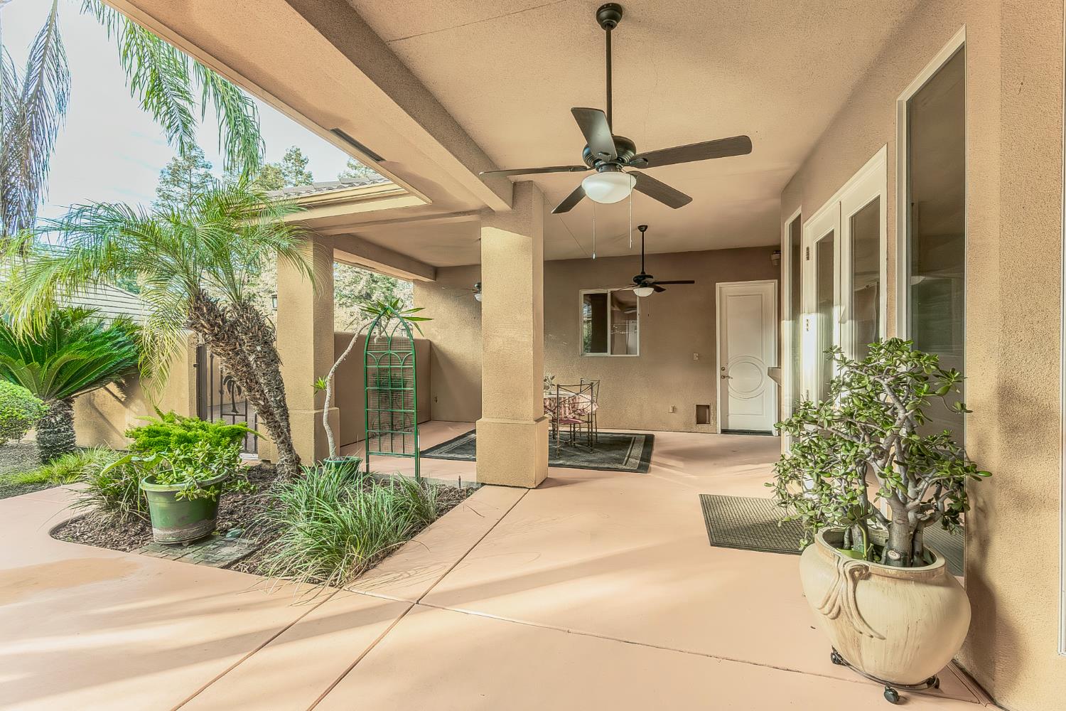 2135 SE Cottonwood Cir, Visalia, CA 93277