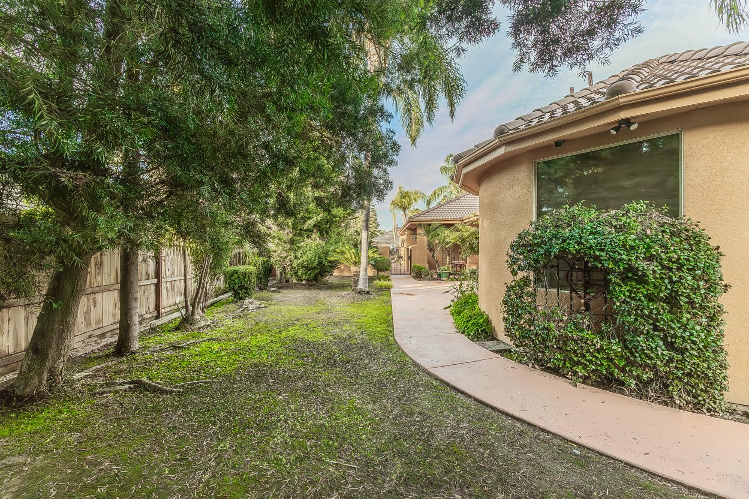 2135 SE Cottonwood Cir, Visalia, CA 93277