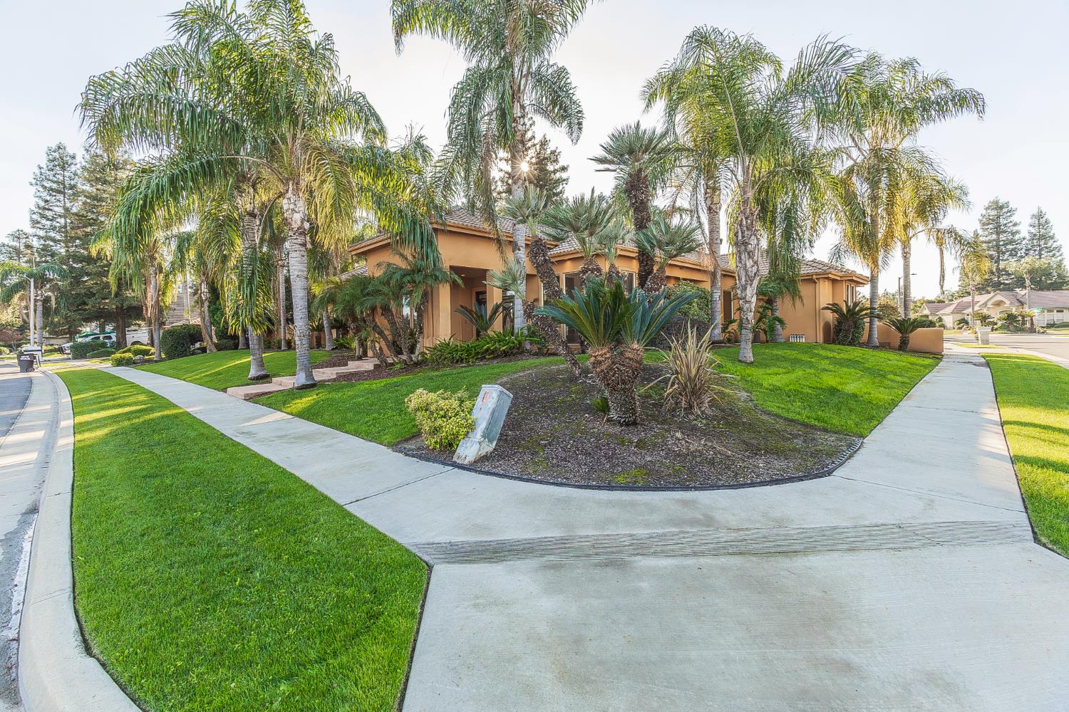 2135 SE Cottonwood Cir, Visalia, CA 93277