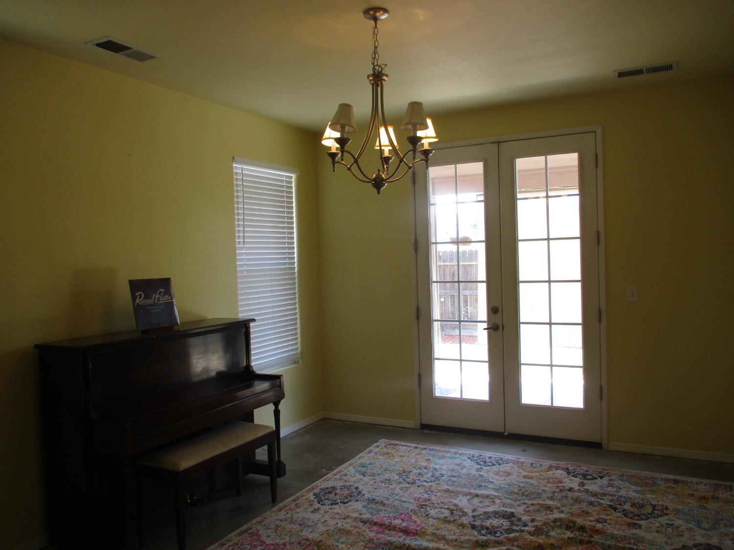 5588 E Pitt Ave, Fresno, CA 93727