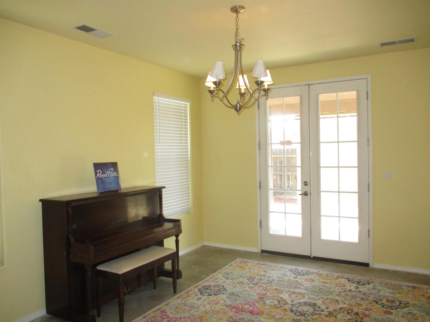 5588 E Pitt Ave, Fresno, CA 93727