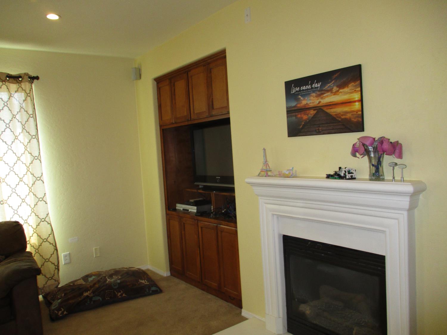 5588 E Pitt Ave, Fresno, CA 93727