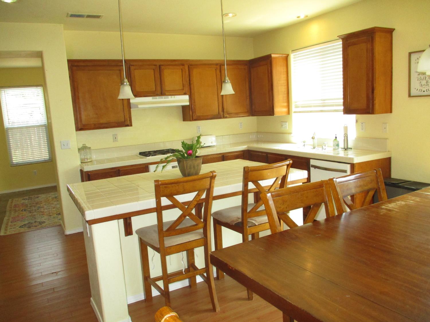 5588 E Pitt Ave, Fresno, CA 93727