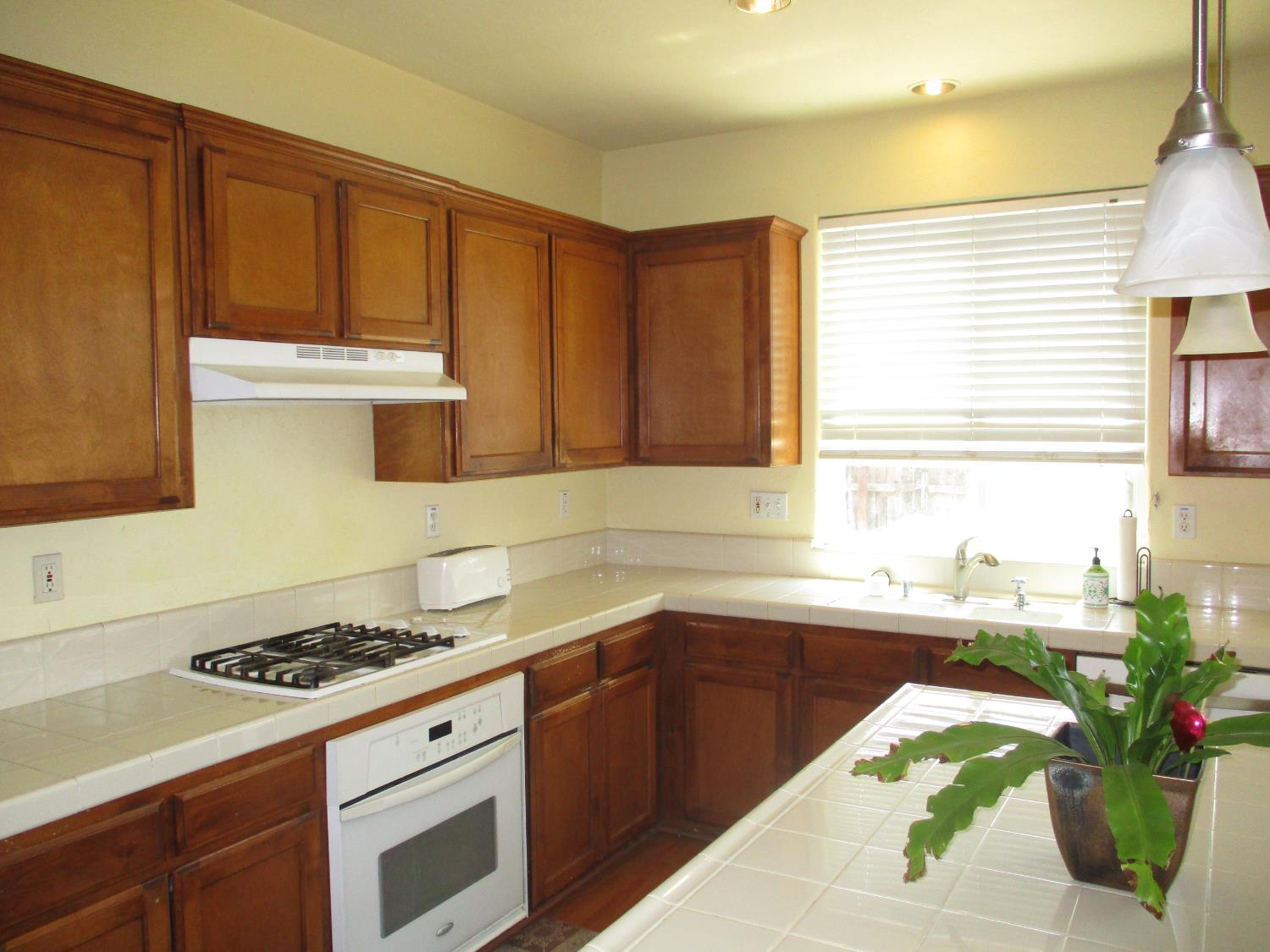 5588 E Pitt Ave, Fresno, CA 93727