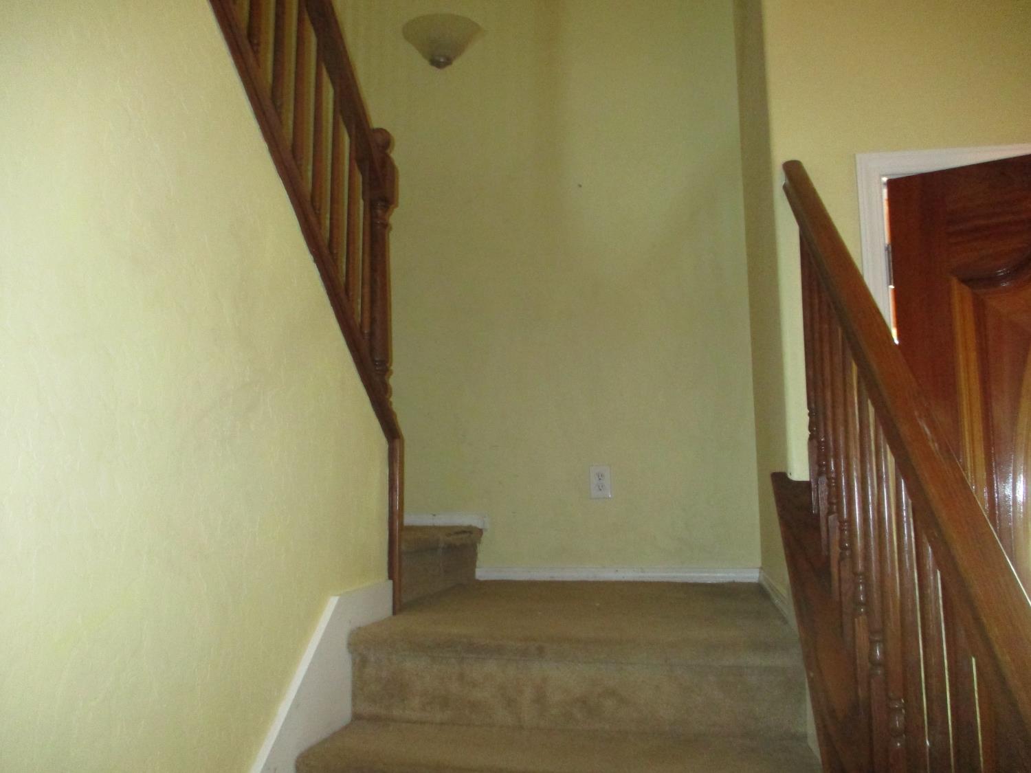 5588 E Pitt Ave, Fresno, CA 93727