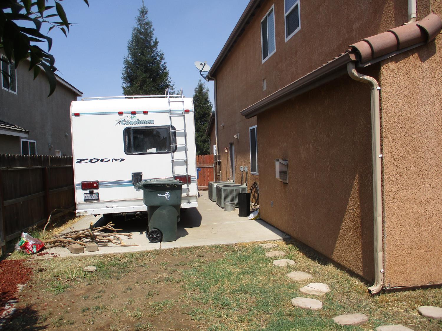 5588 E Pitt Ave, Fresno, CA 93727