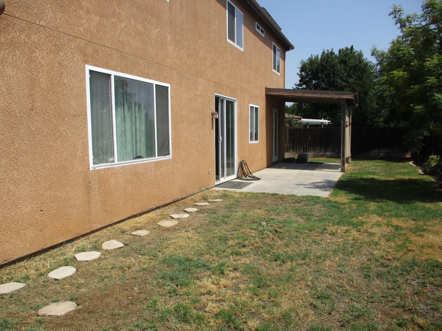 5588 E Pitt Ave, Fresno, CA 93727