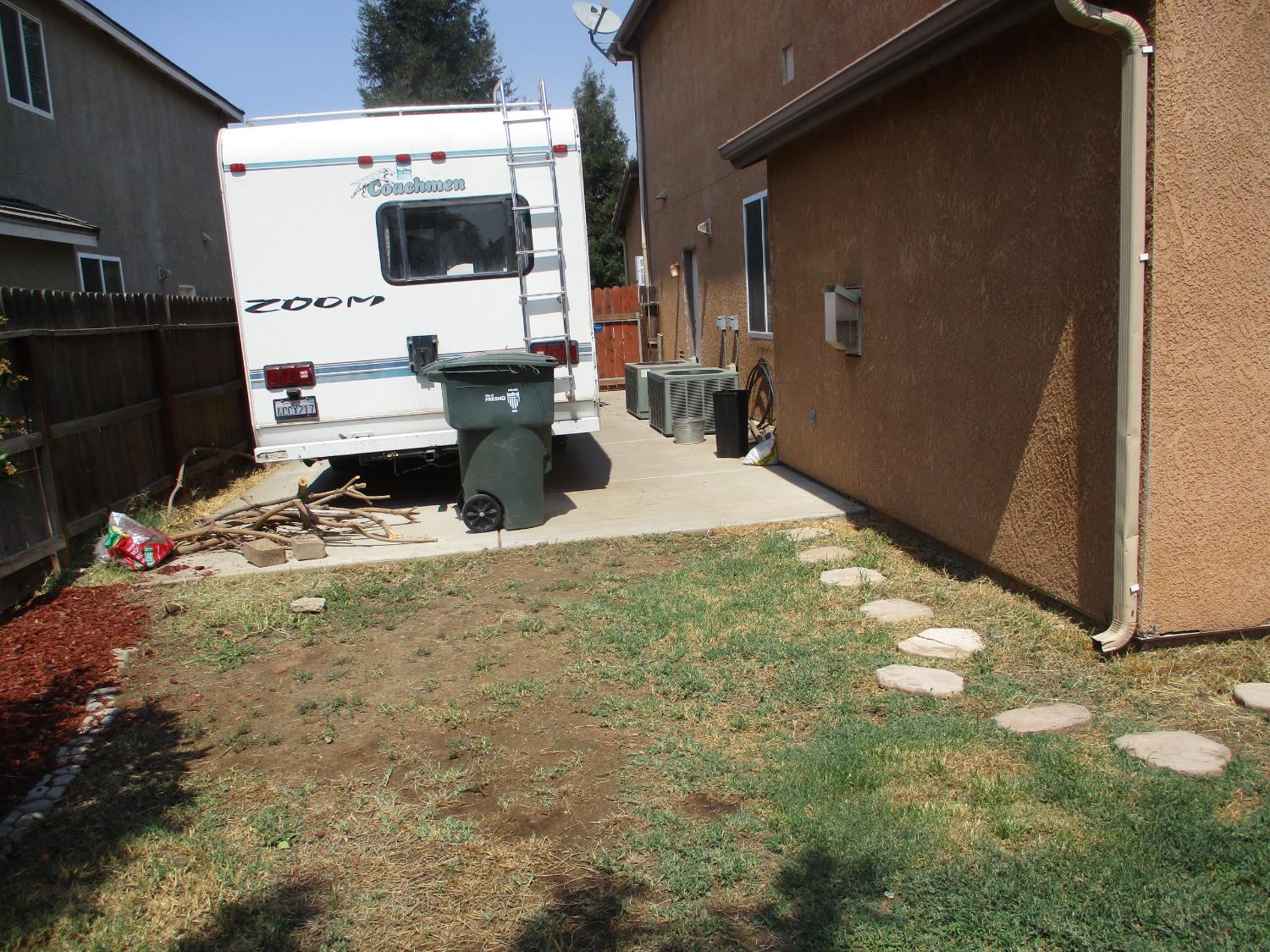 5588 E Pitt Ave, Fresno, CA 93727