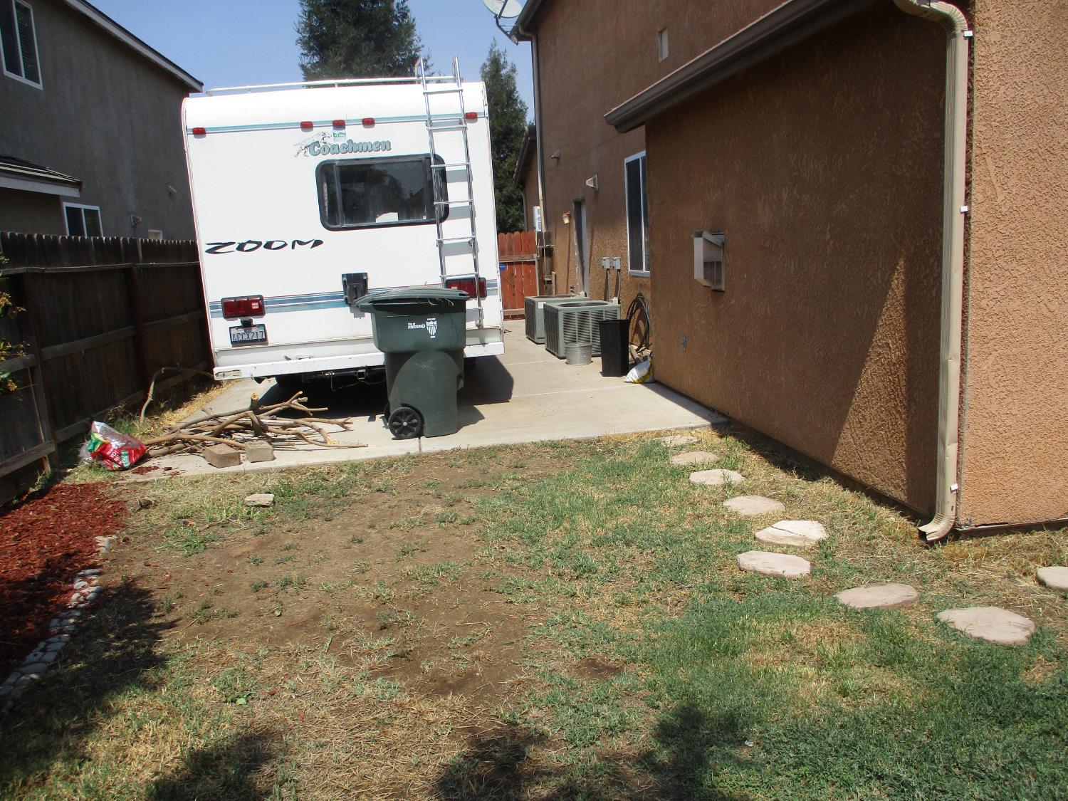 5588 E Pitt Ave, Fresno, CA 93727