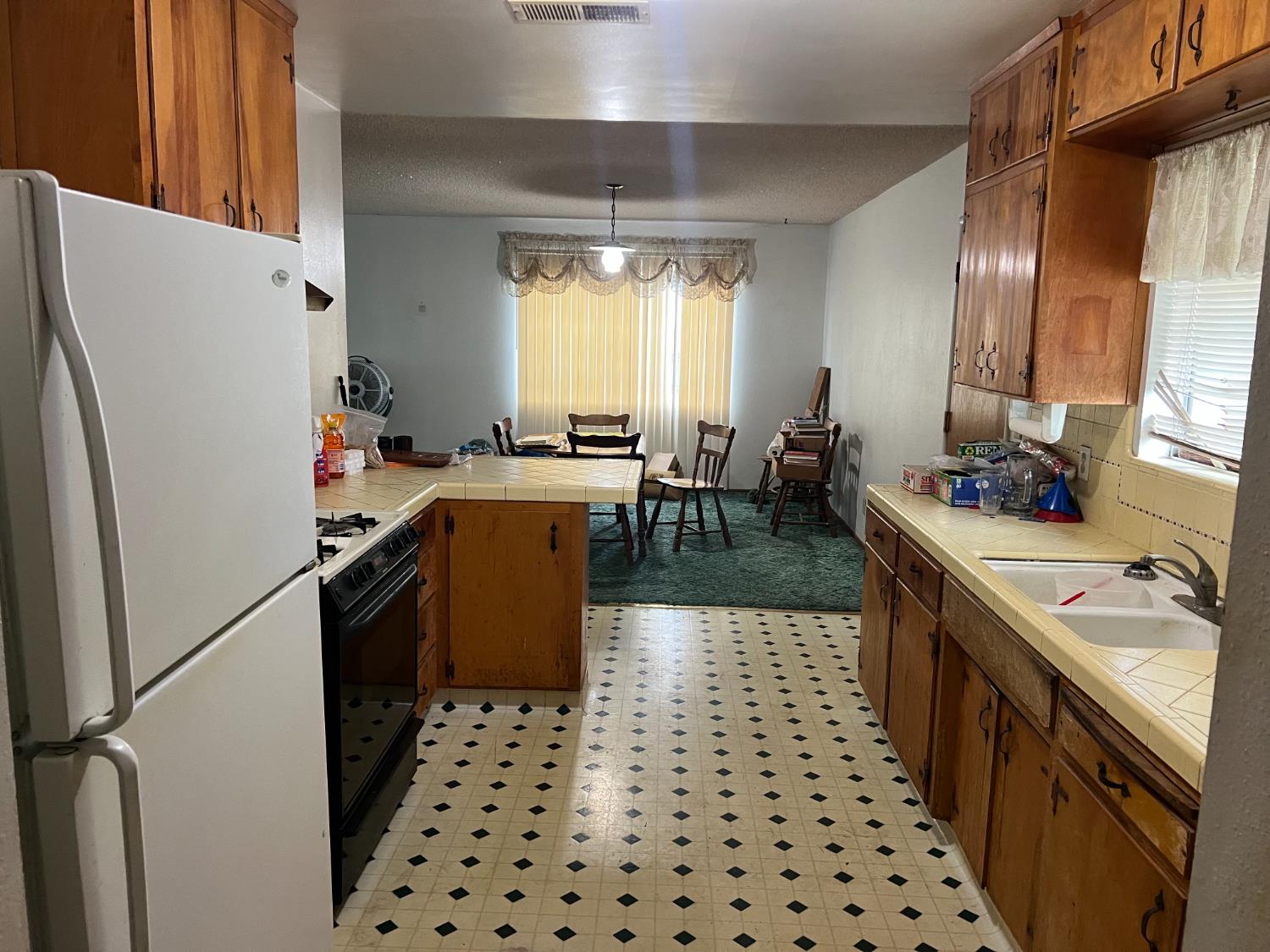 1167 Cling Cir, Hanford, CA 93230