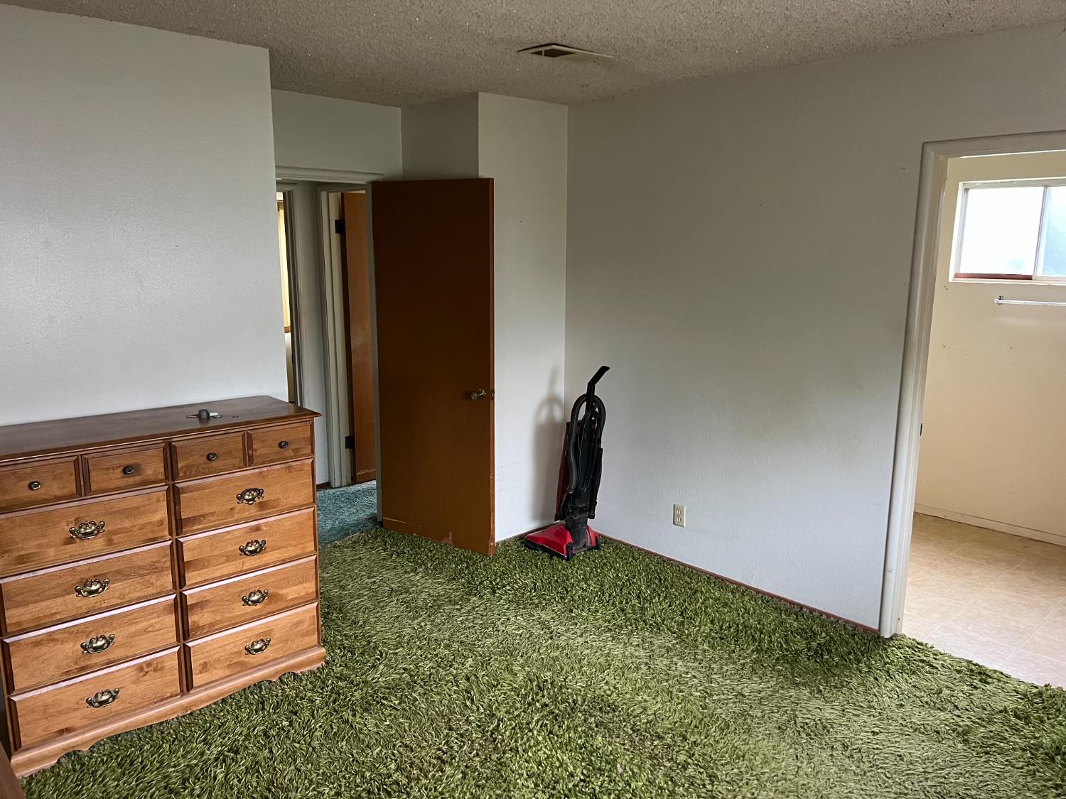 1167 Cling Cir, Hanford, CA 93230