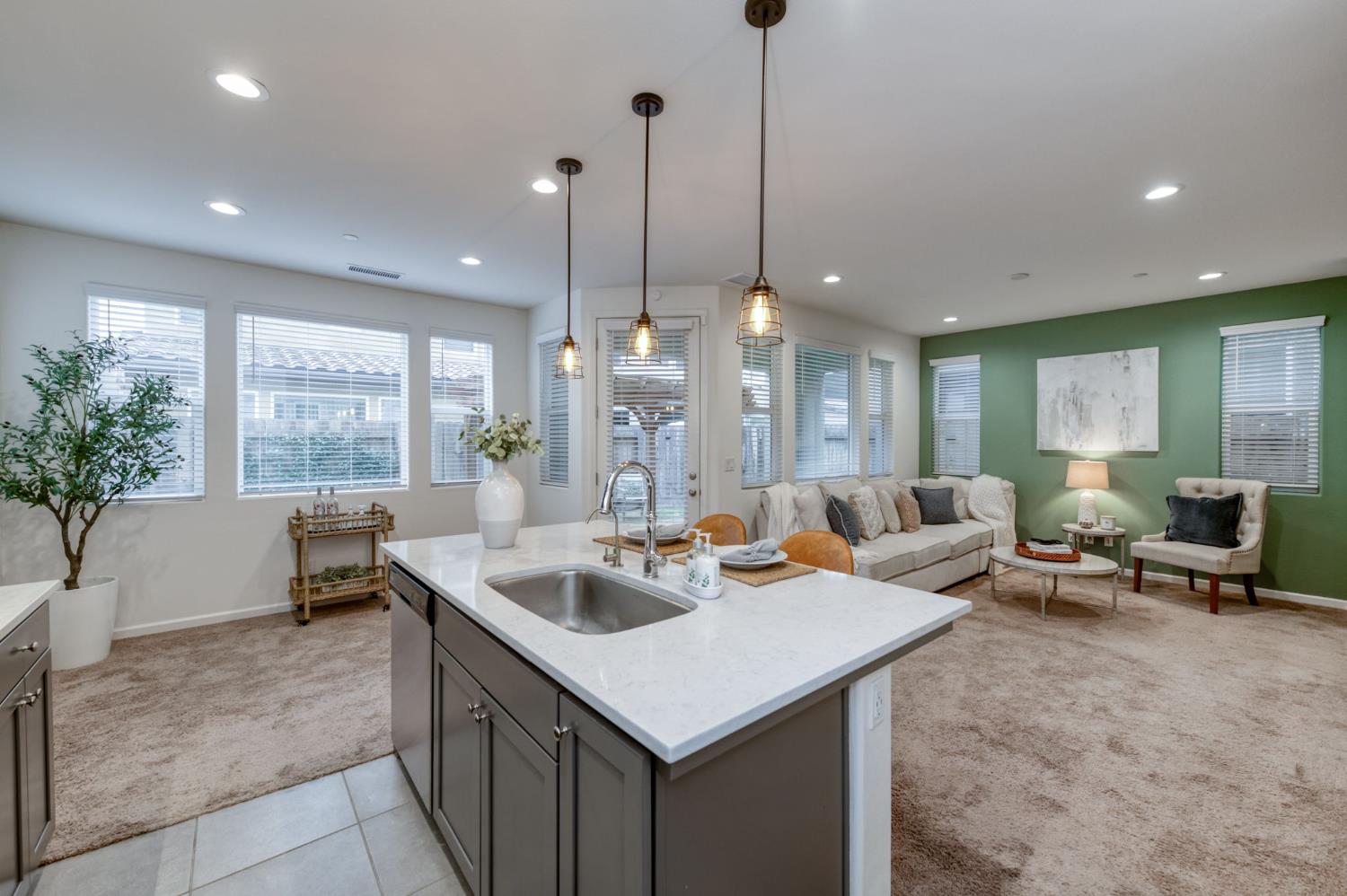 116 Aria Ave S, Madera, CA 93636