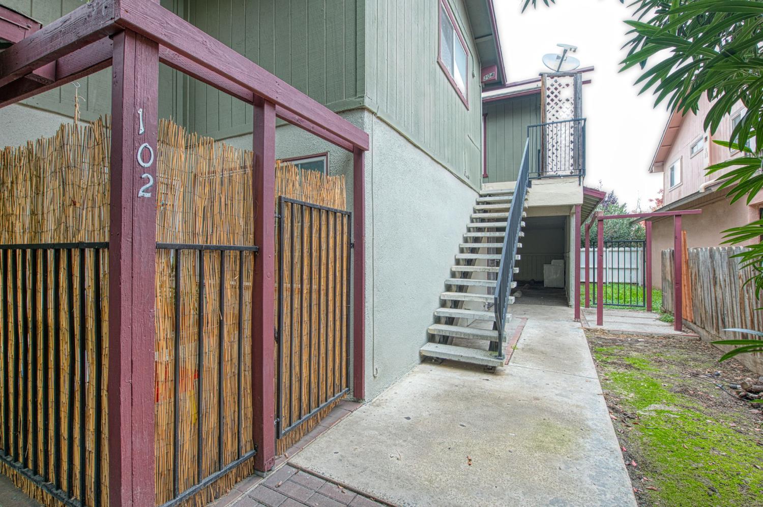 521 W Ashlan, Clovis, CA 93612