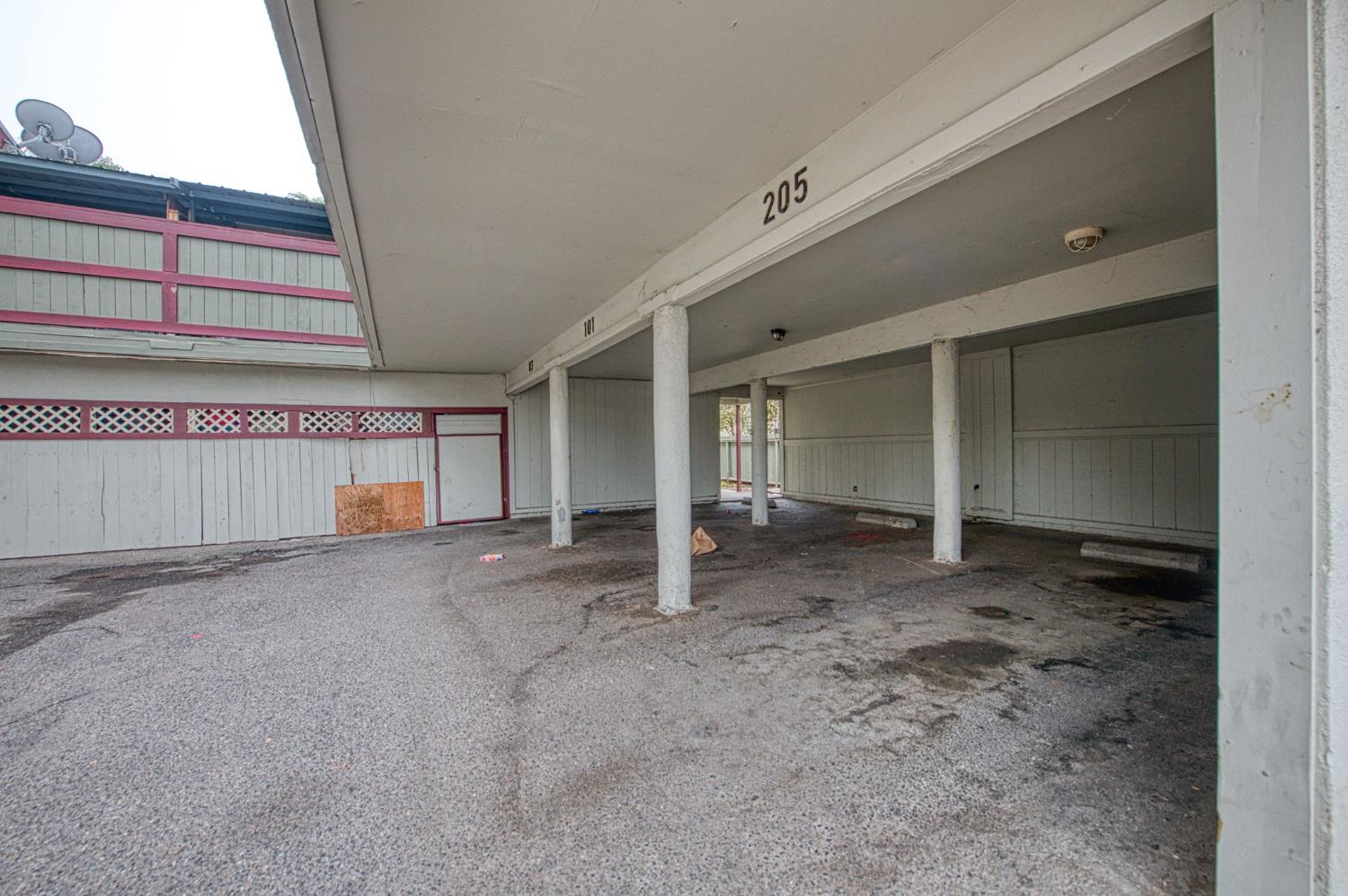 521 W Ashlan, Clovis, CA 93612