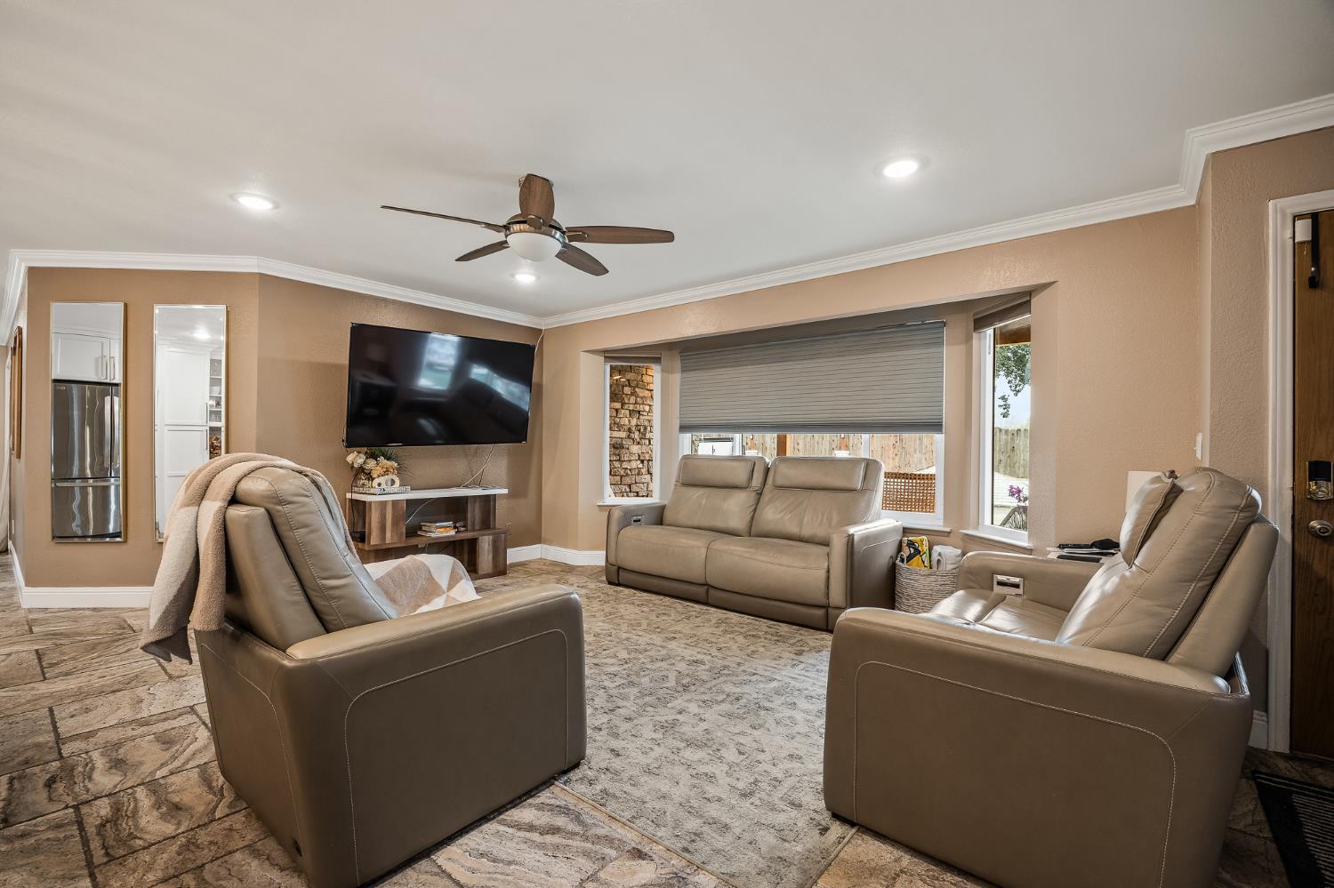 547 W Gettysburg Ave, Fresno, CA 93705