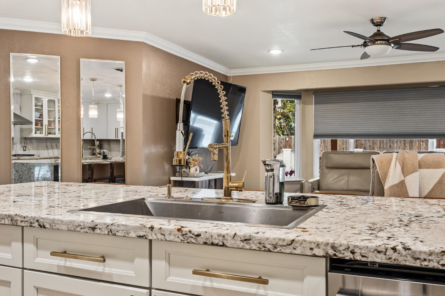 547 W Gettysburg Ave, Fresno, CA 93705