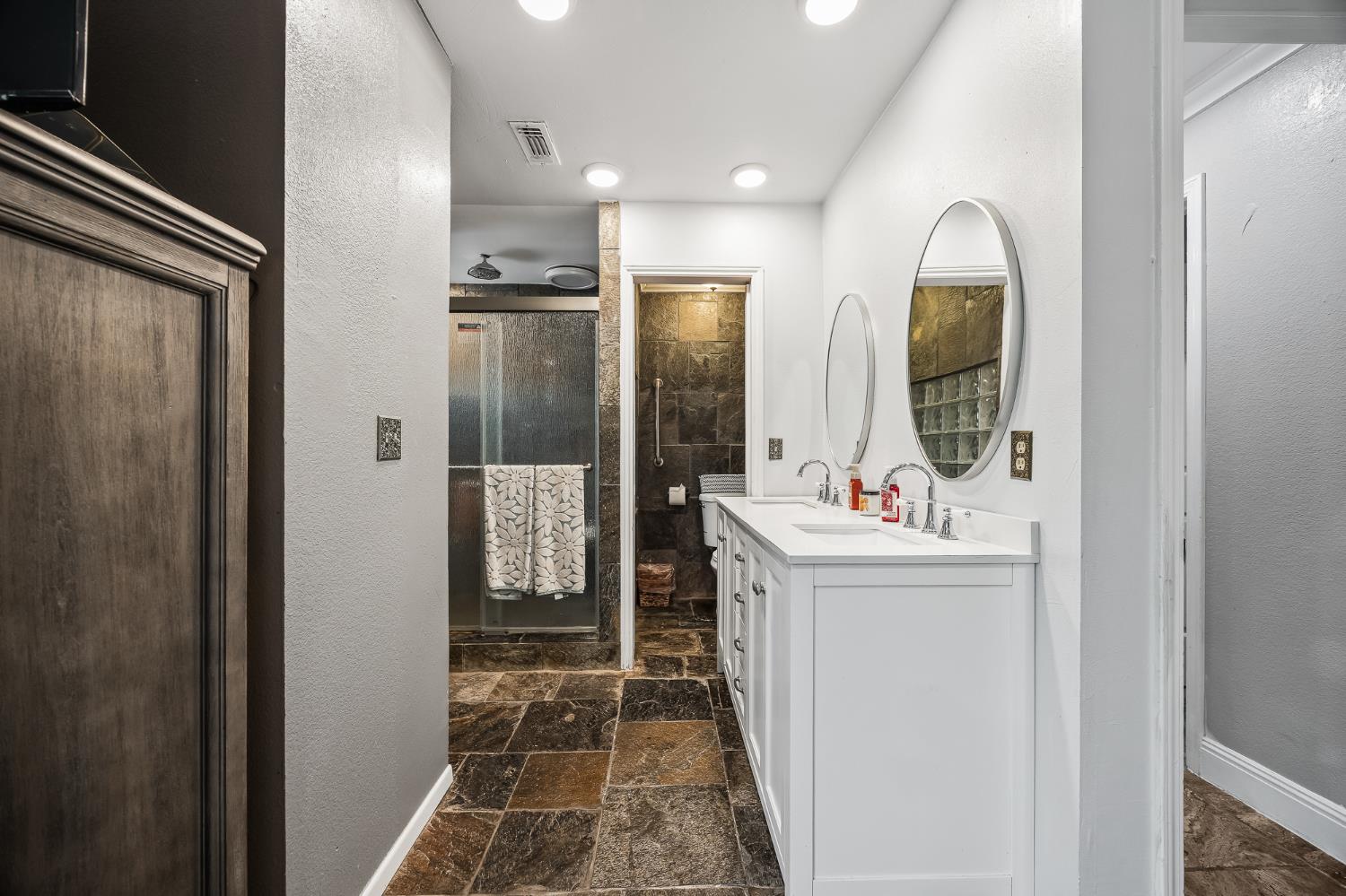 547 W Gettysburg Ave, Fresno, CA 93705