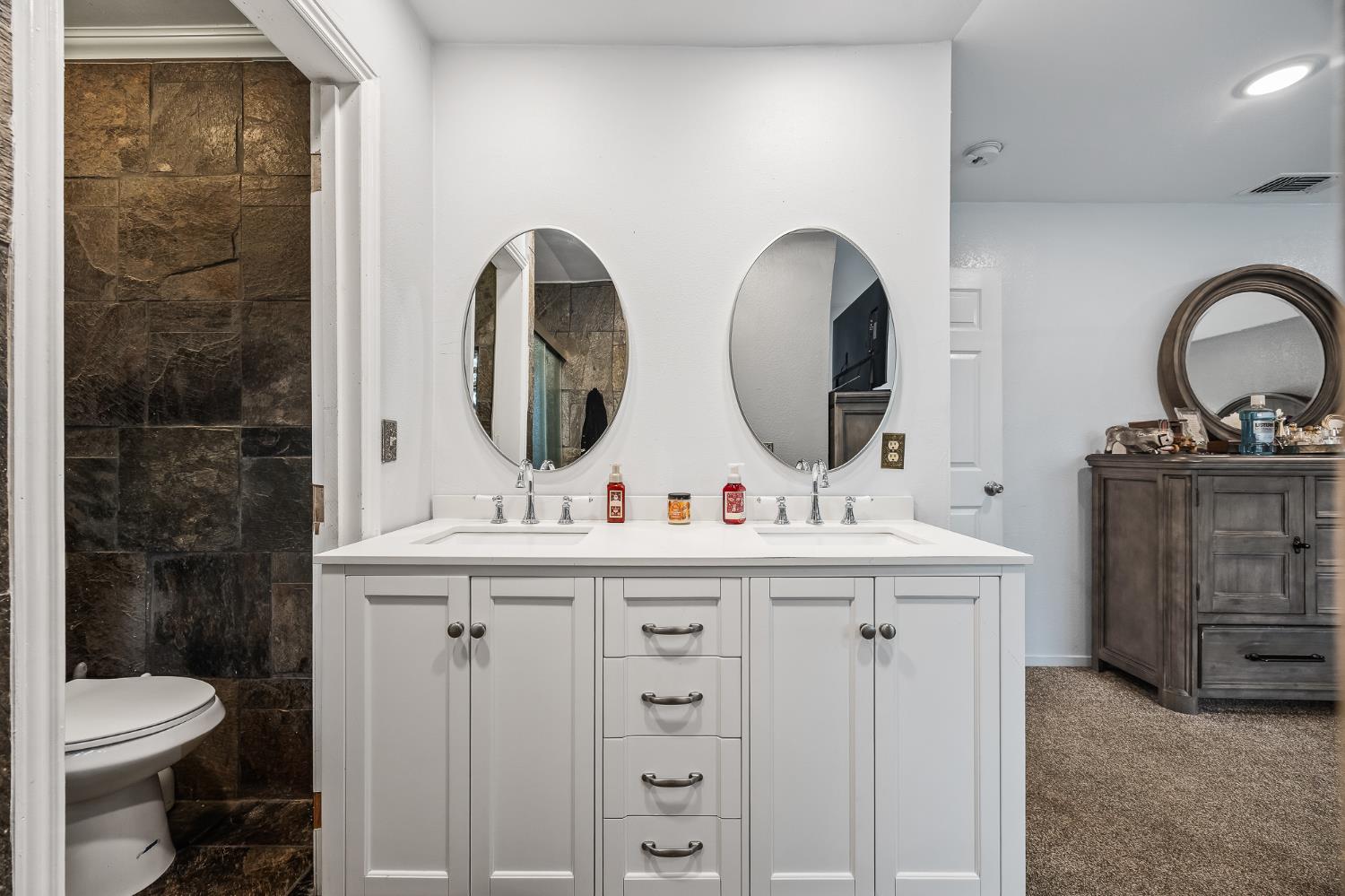 547 W Gettysburg Ave, Fresno, CA 93705