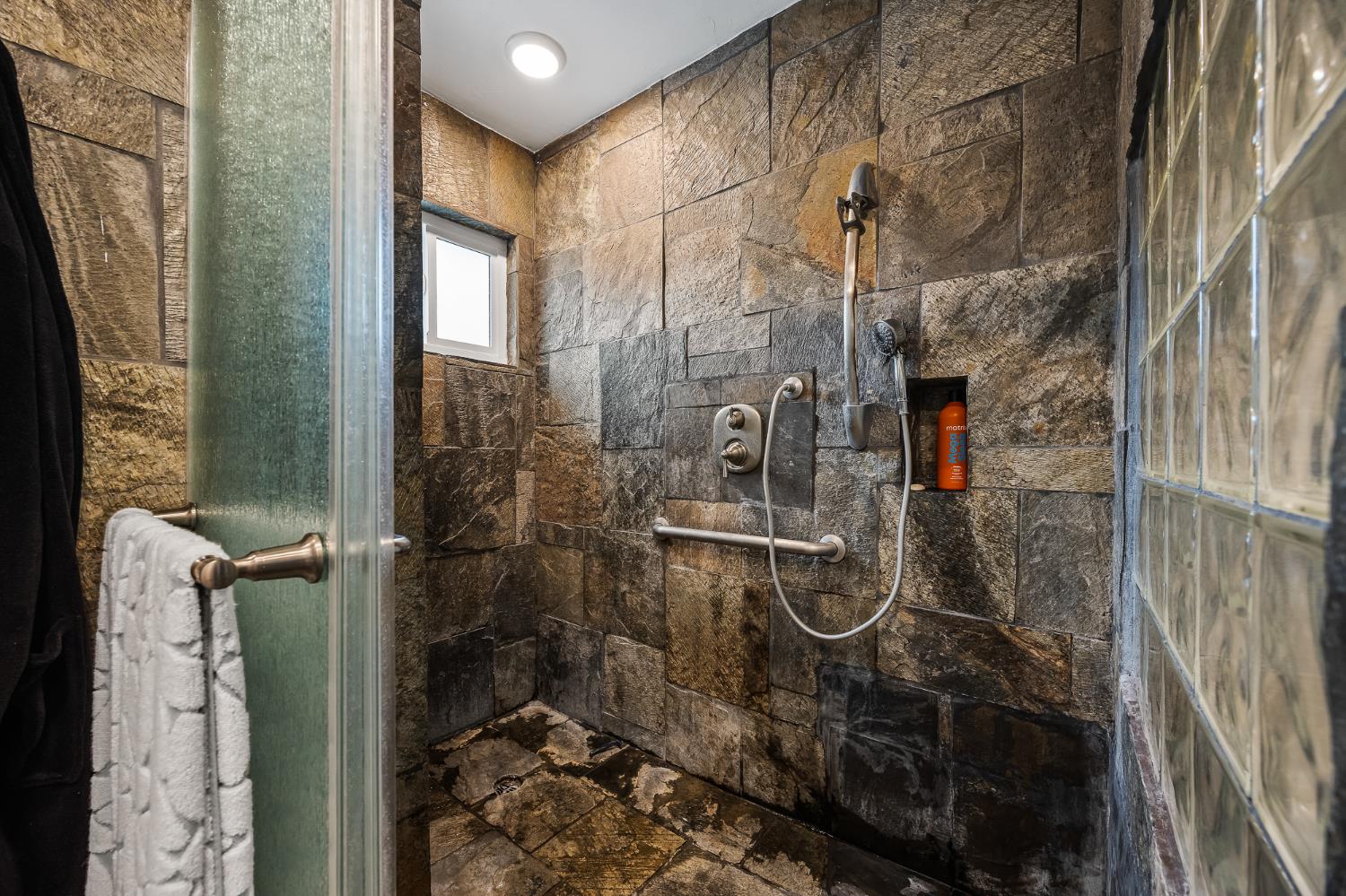 547 W Gettysburg Ave, Fresno, CA 93705