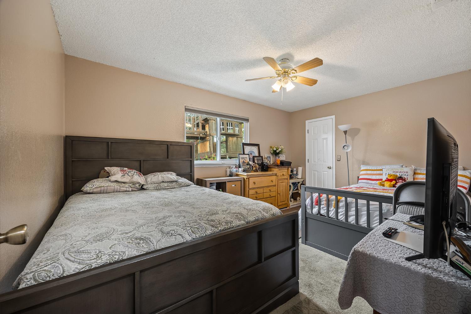 547 W Gettysburg Ave, Fresno, CA 93705