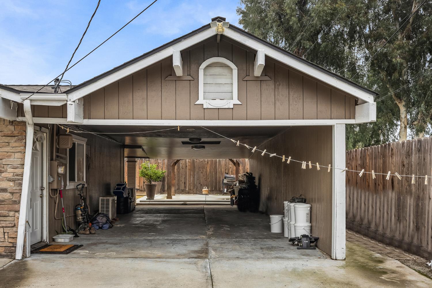 547 W Gettysburg Ave, Fresno, CA 93705