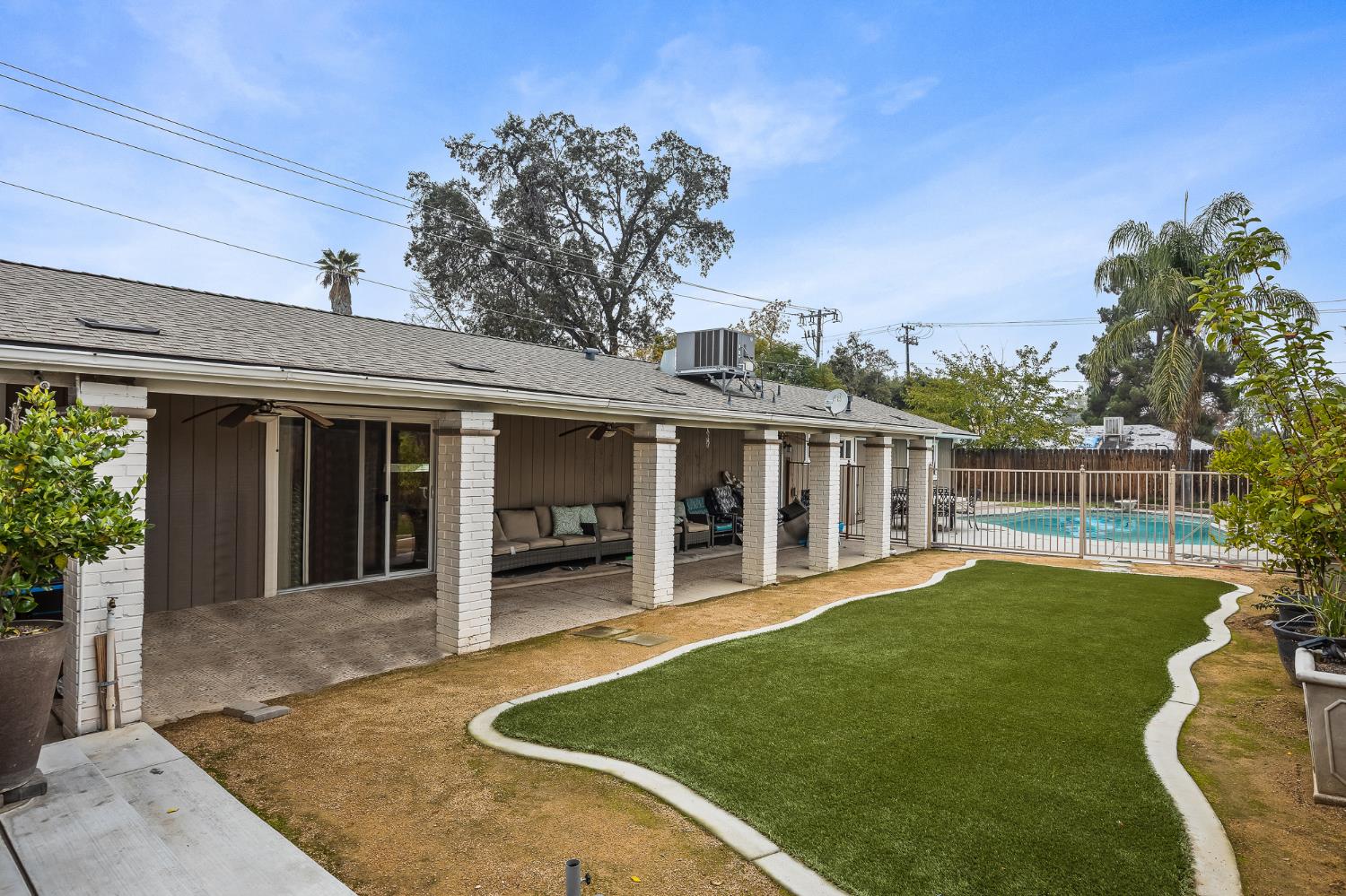 547 W Gettysburg Ave, Fresno, CA 93705