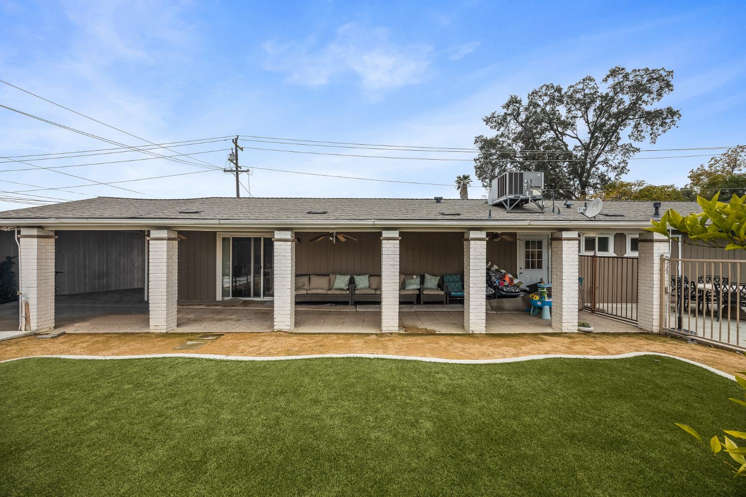 547 W Gettysburg Ave, Fresno, CA 93705