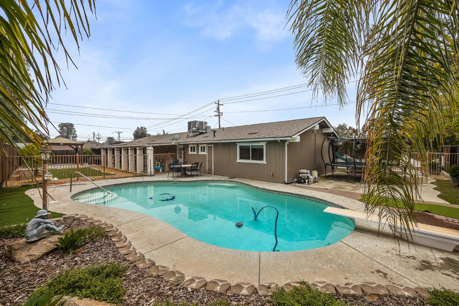 547 W Gettysburg Ave, Fresno, CA 93705