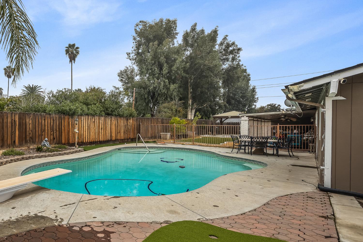 547 W Gettysburg Ave, Fresno, CA 93705