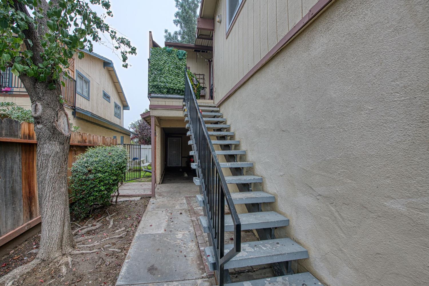 531 W Ashlan Ave, Clovis, CA 93612