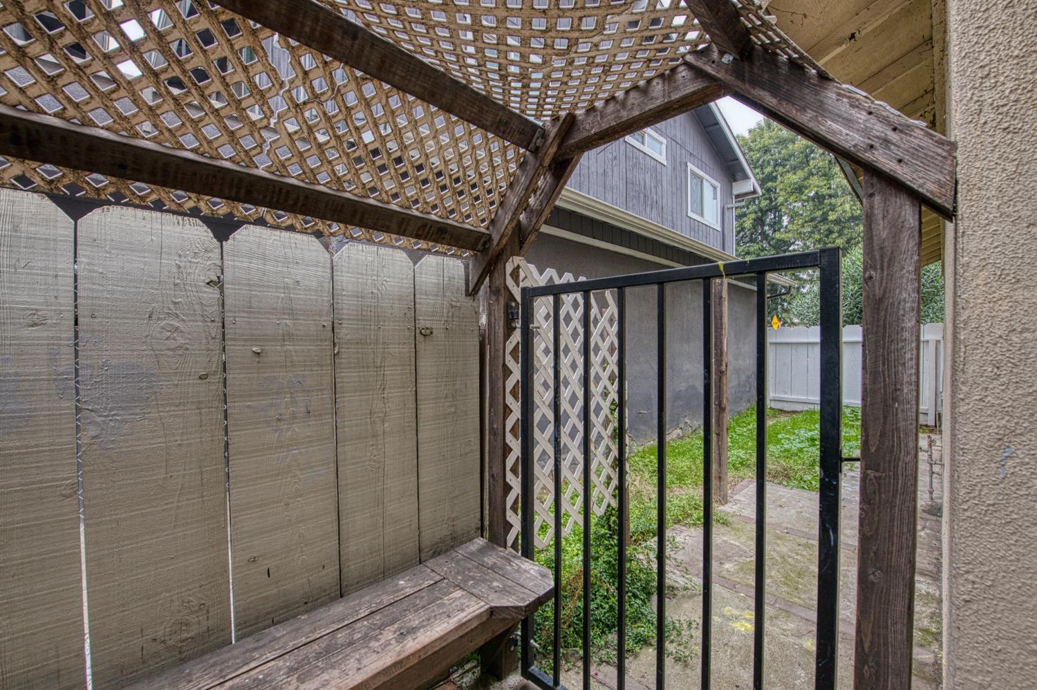 541 W Ashlan, Clovis, CA 93612