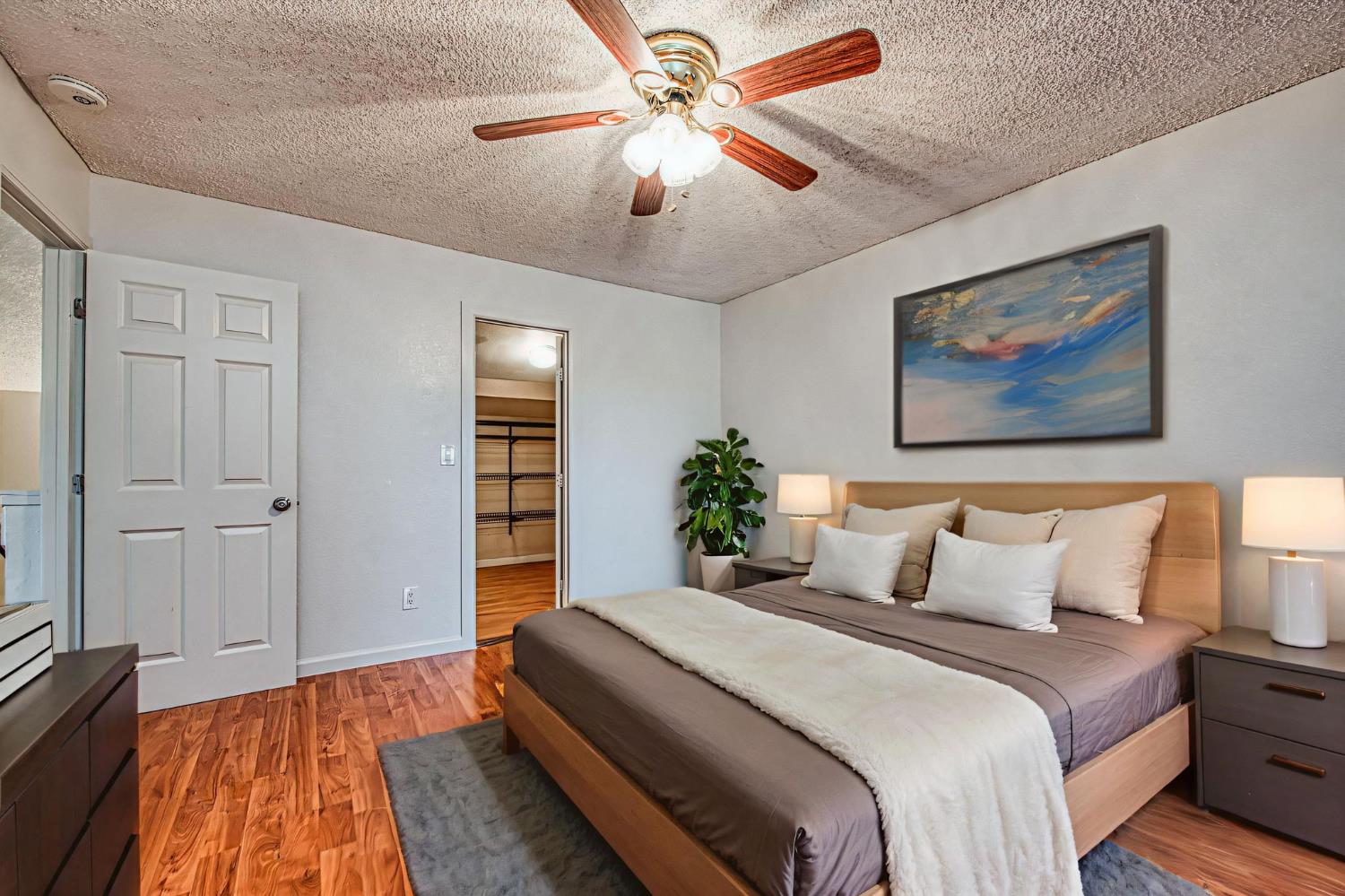 541 W Ashlan, Clovis, CA 93612