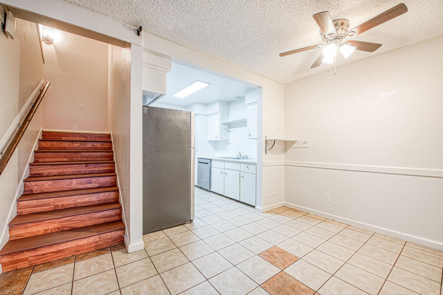 541 W Ashlan, Clovis, CA 93612