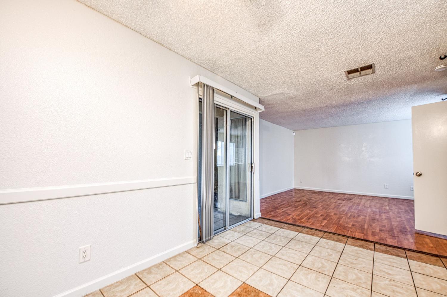 541 W Ashlan, Clovis, CA 93612