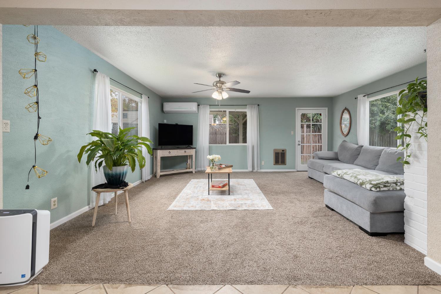 3310 E Hampton Way, Fresno, CA 93726