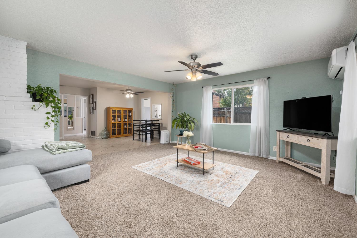 3310 E Hampton Way, Fresno, CA 93726